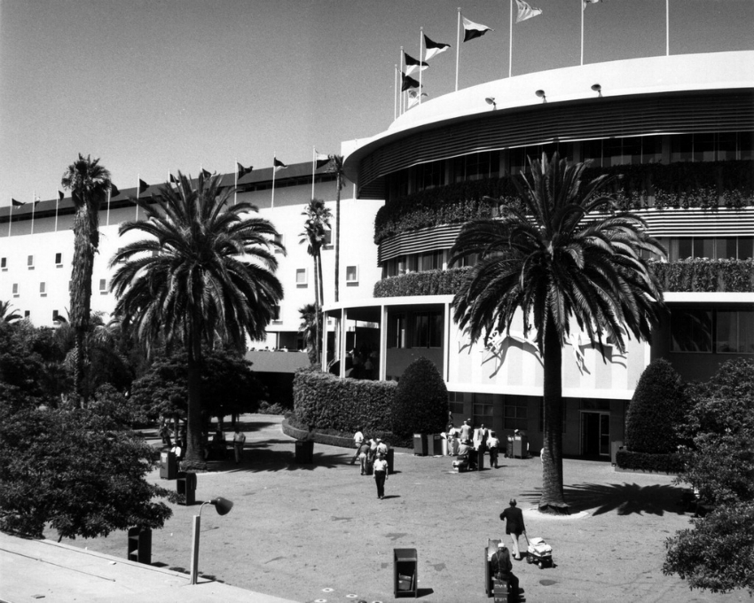 Hollywood Park Racetrack Clubhouse Entrance ca. 1960 -courtesy of the Inglewood Public Library Collection